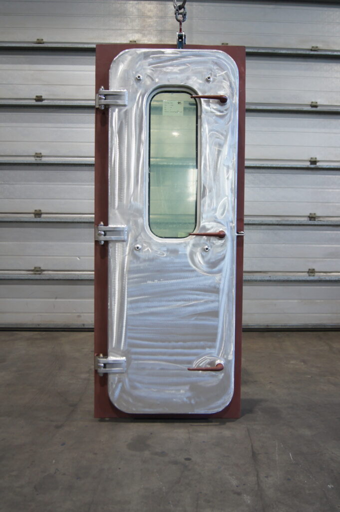Aluminium deur met ronde hoeken en raam